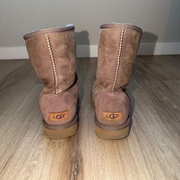Classic uggs - Picture 2 of 3